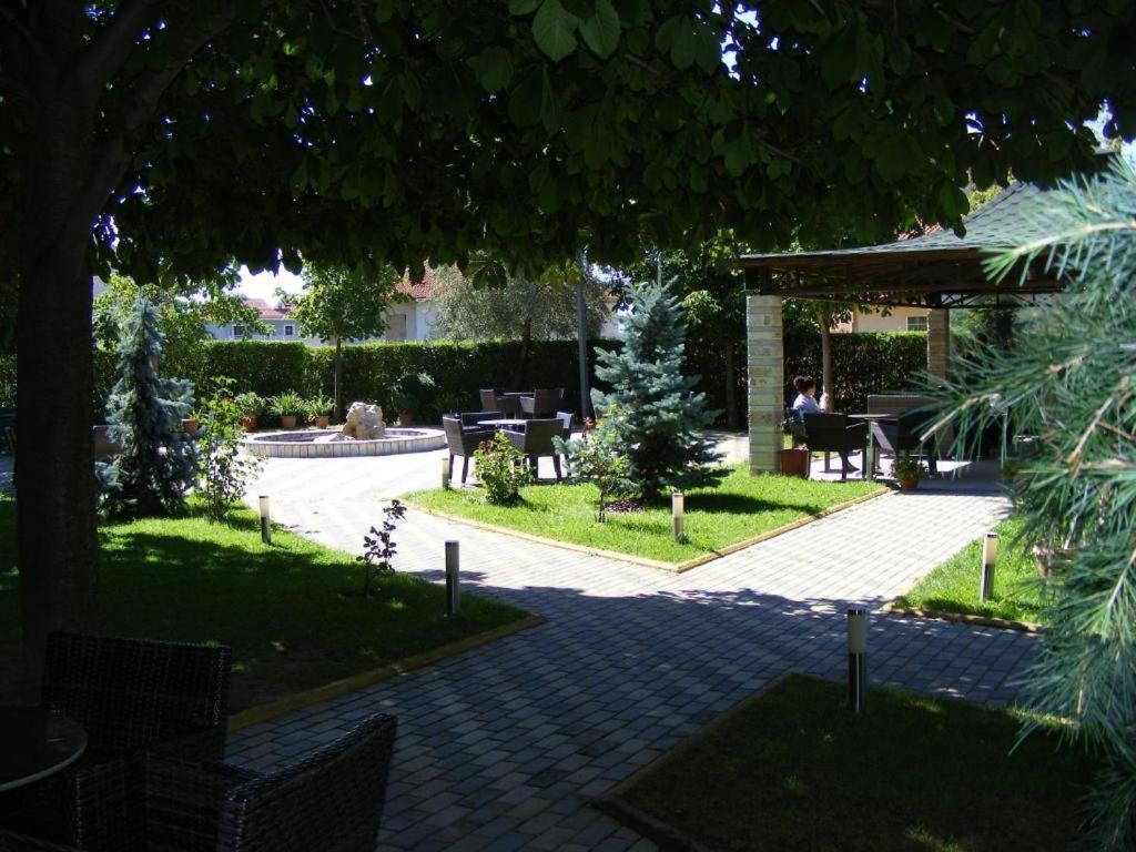 Hotel George Korce Exterior photo